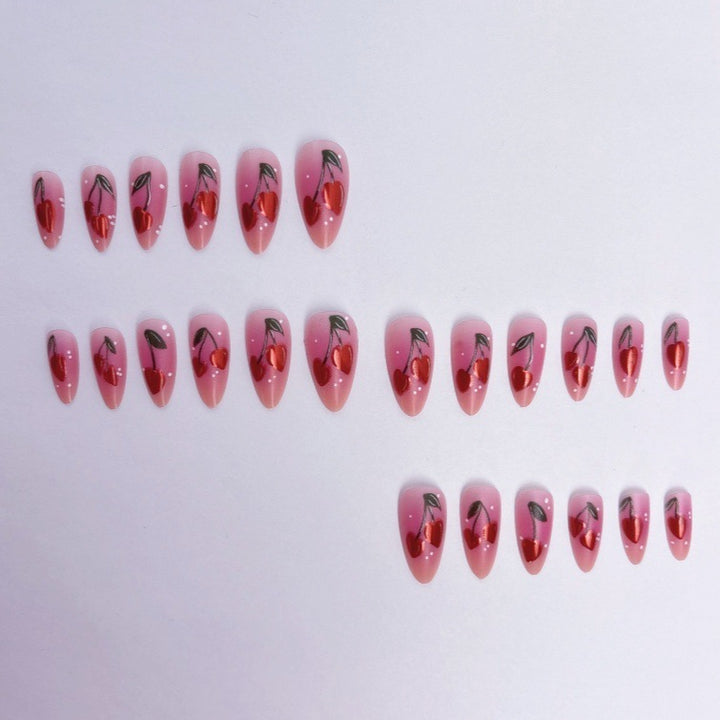 Kunstnail Art mit Kirschdesign Karnz