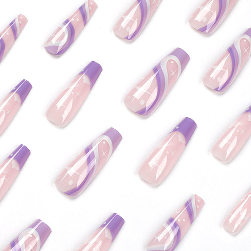 Kunstvolle Nagelverlängerungen mit trendigem Ombre-Design Karnz