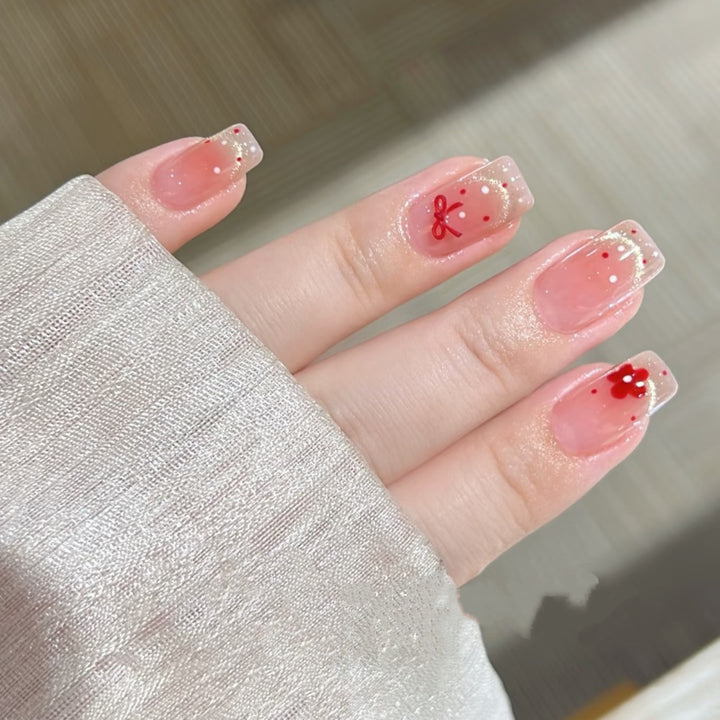 Dekoratives Press-On Nagelset mit floralen und Schleifenakzenten Karnz