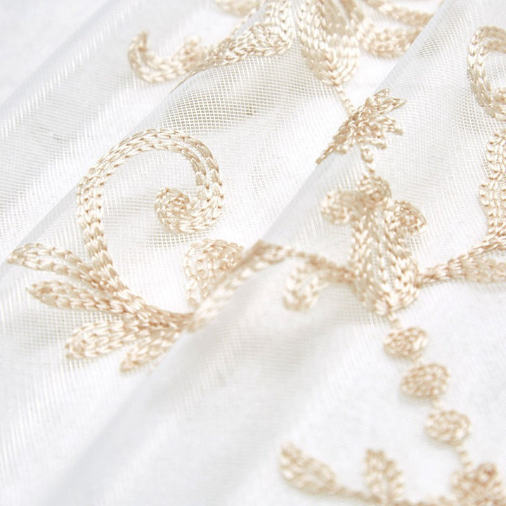 Feiner bestickter Voile-Gardinenstoff mit floralem Jacquard Karnz