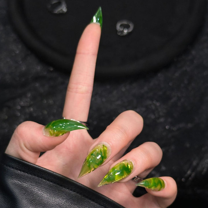Künstlerische Stiletto Press-On Nägel mit einzigartigem Marmor Design