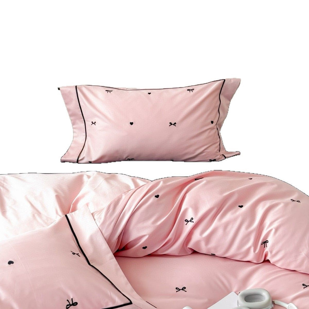 Baumwollsatin Besticktes Schleifenmotiv Bettbezugset mit rosa Paspel