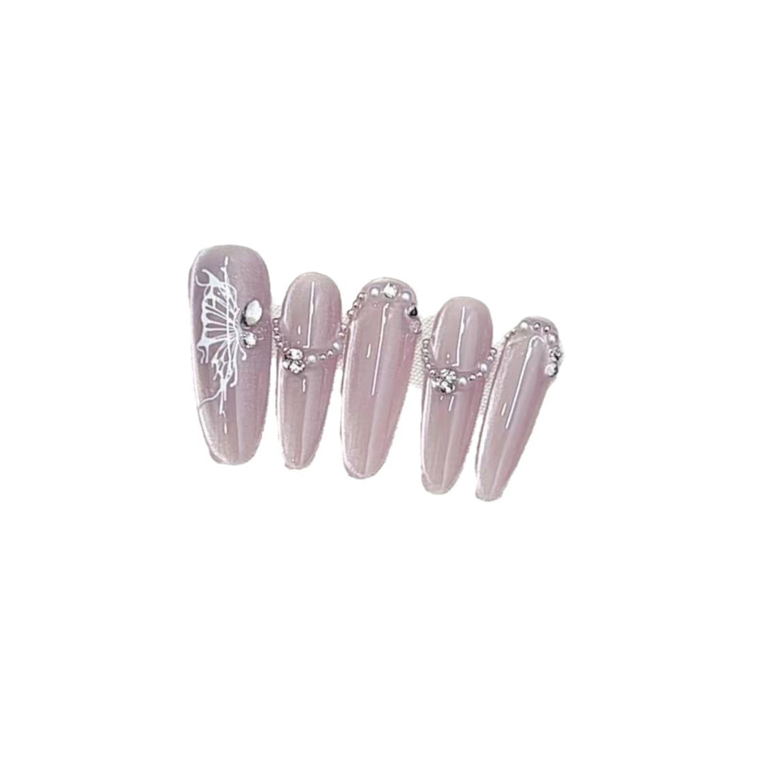 Künstlerisches Press-On Nagelset mit dekorativem Schmetterlingsdesign Karnz