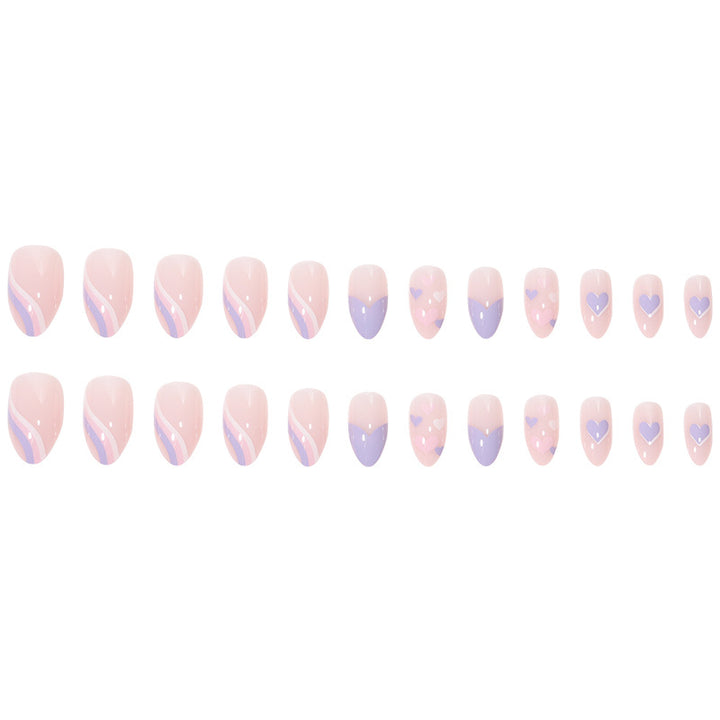 Künstlerische Herz-Detail Press-On Nägel Karnz