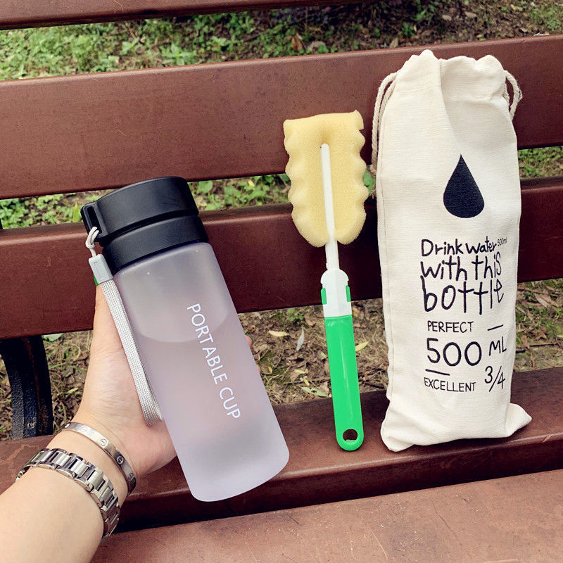 Damen tragbare Wasserflasche mit praktischem Reinigungssystem Karnz