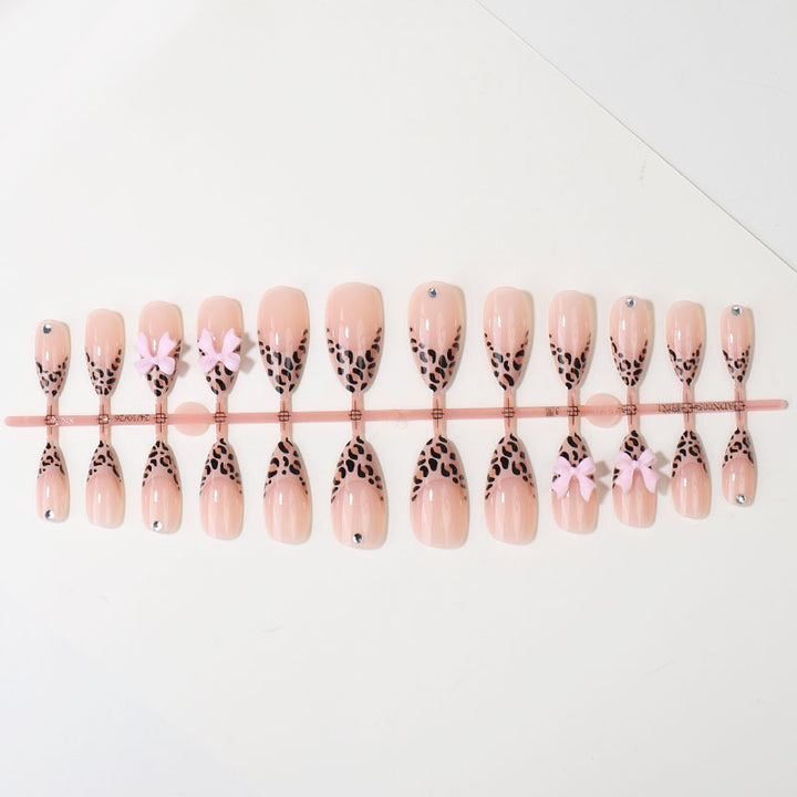 Stylische Tierdruck Press-On Nagelspitzen Karnz