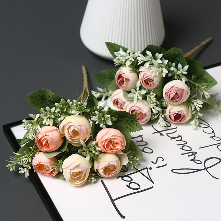 Dekorative Blumenarrangement für die Innendekoration