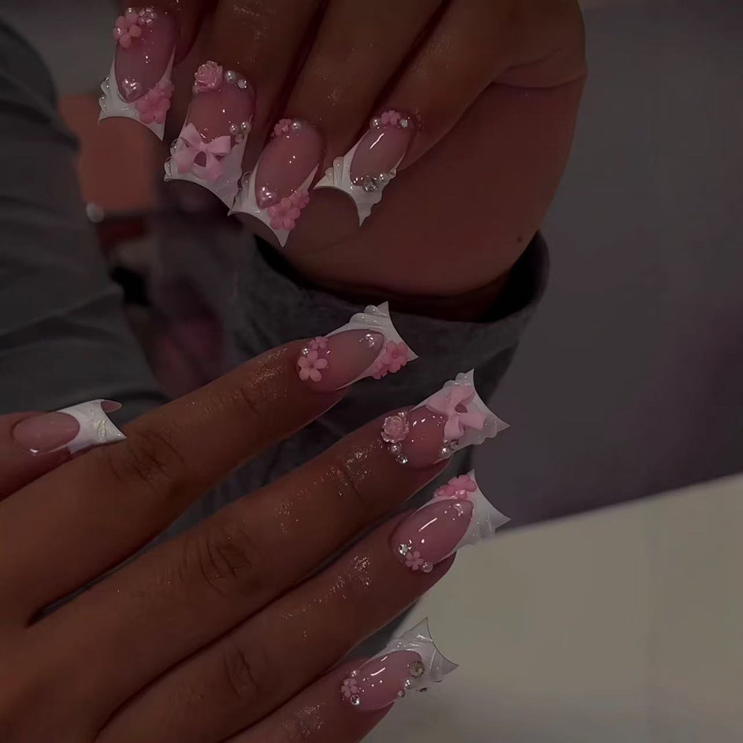Dekorative florale Acryl-Nagelkunst Karnz