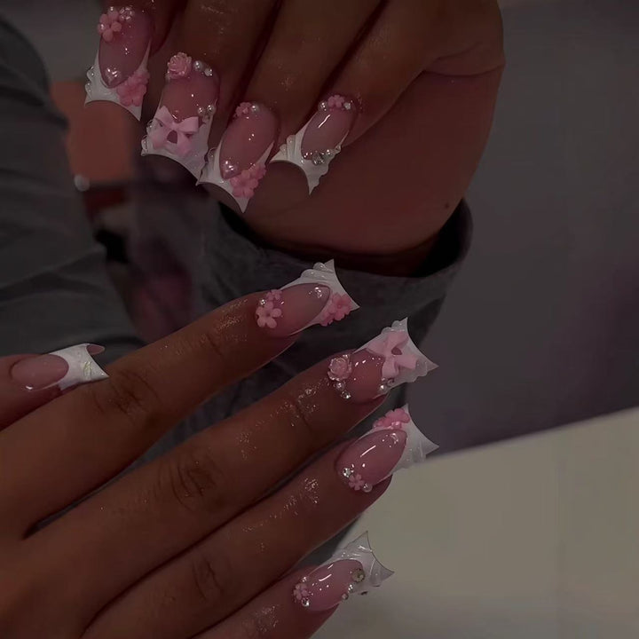 Dekorative florale Acryl-Nagelkunst Karnz