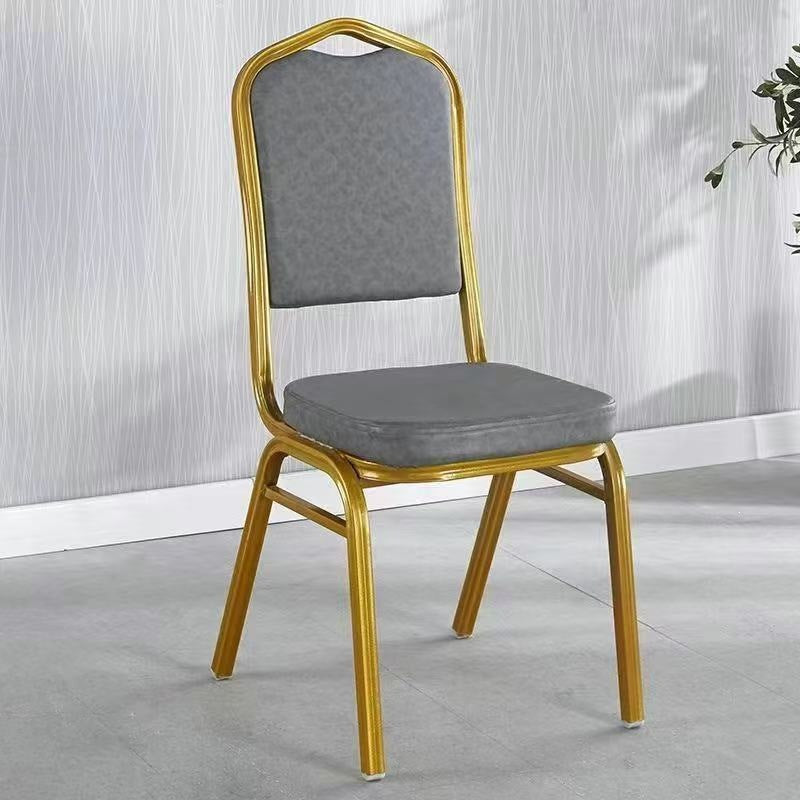 Eleganter gepolsterter Essstuhl mit goldenen Rahmen Karnz