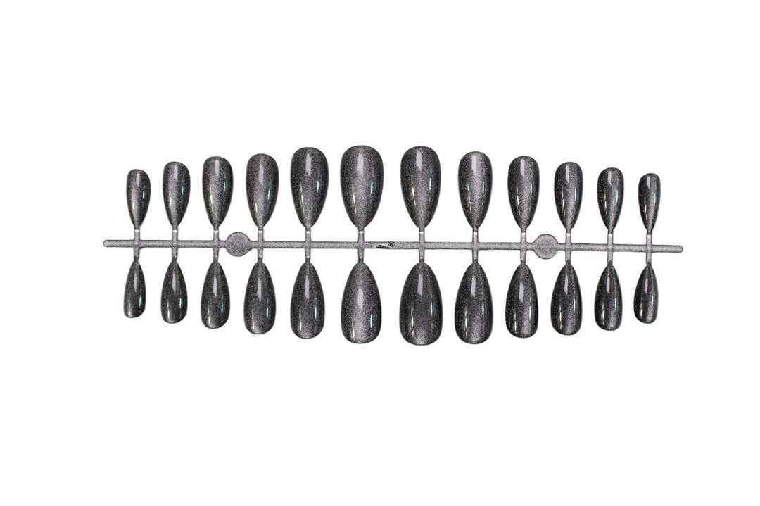 Kunstnagelset mit stilvollem Design Karnz