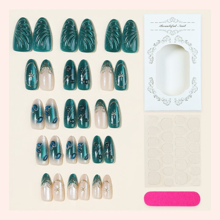 Kunstnagelset mit Exklusivem Blattdesign und Eleganten Glitzerakzenten Karnz