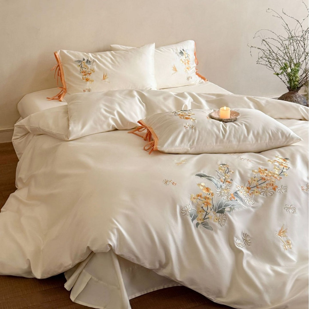 Luxuriöses Satin-Bettwäsche-Set mit floraler Stickerei und Schleifenapplikation