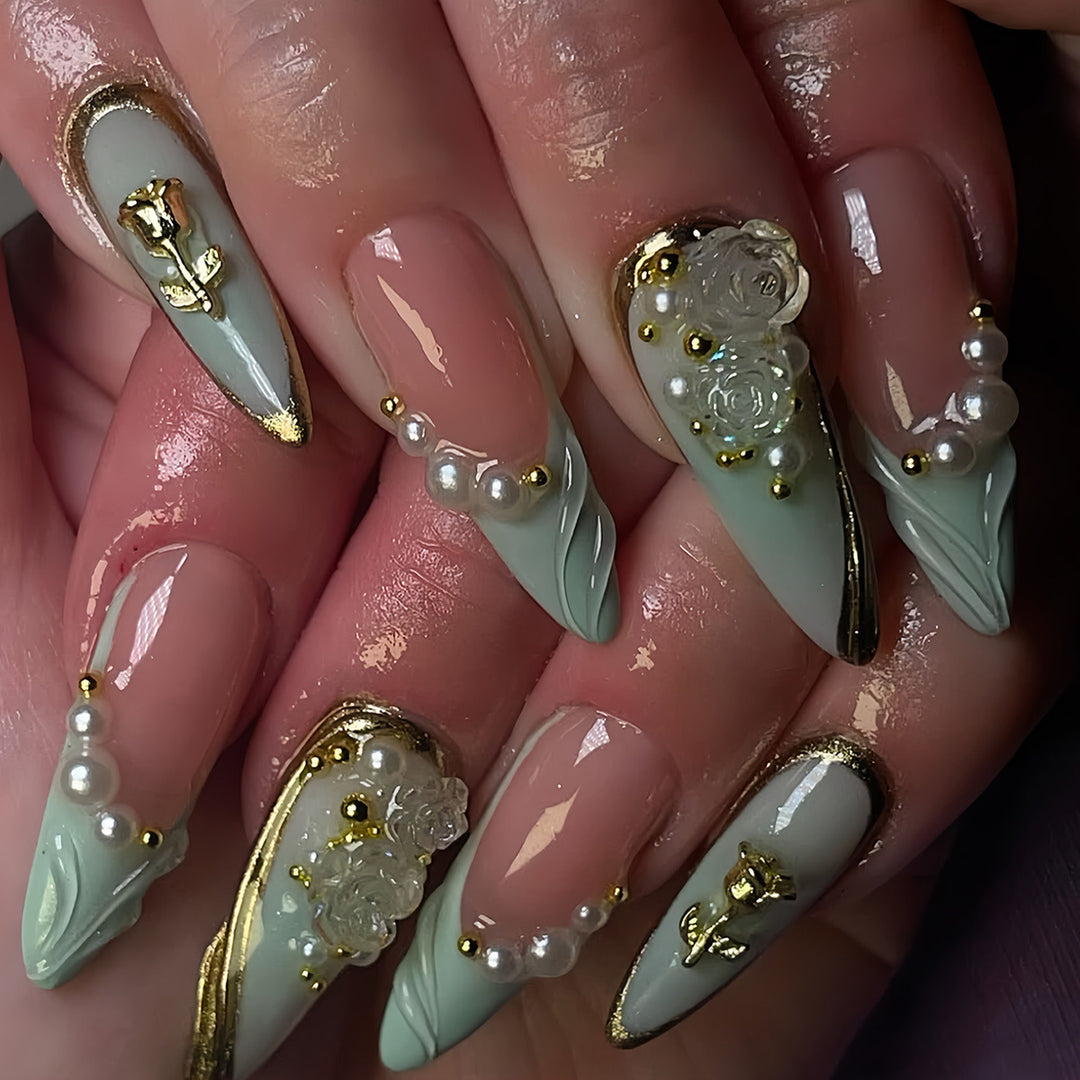 Luxuriöse Strass- und Blumen Druck-Nagelkunst Karnz