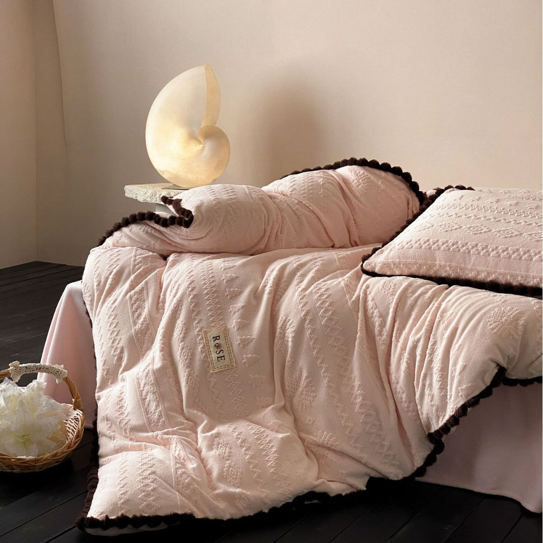 Texturiertes Jacquard-Baumwoll-Bettbezug-Set mit Pom-Pom-Skallopkante
