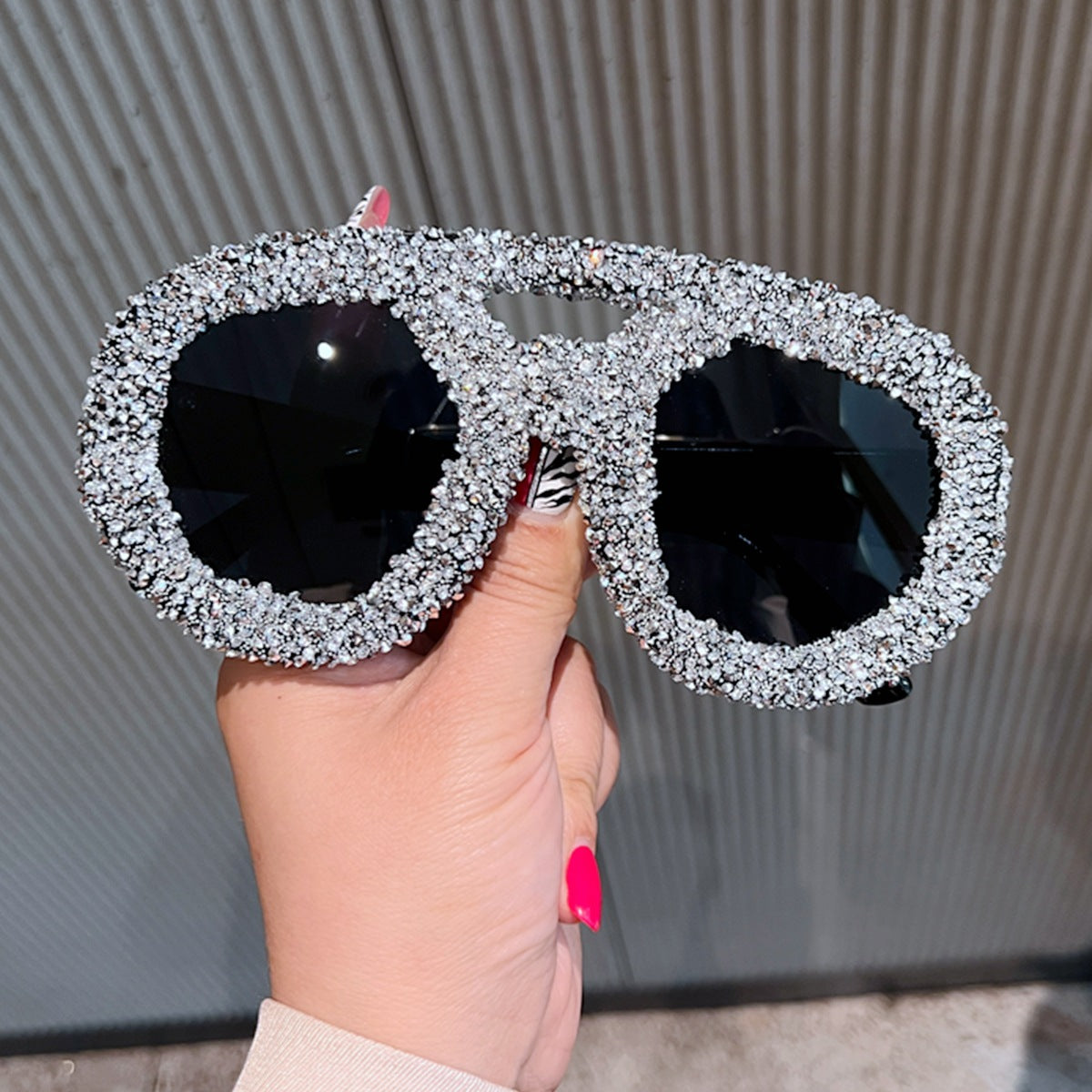 Damen Glitzernde Glamour-Sonnenbrille mit einzigartigem Kristallrahmen Karnz