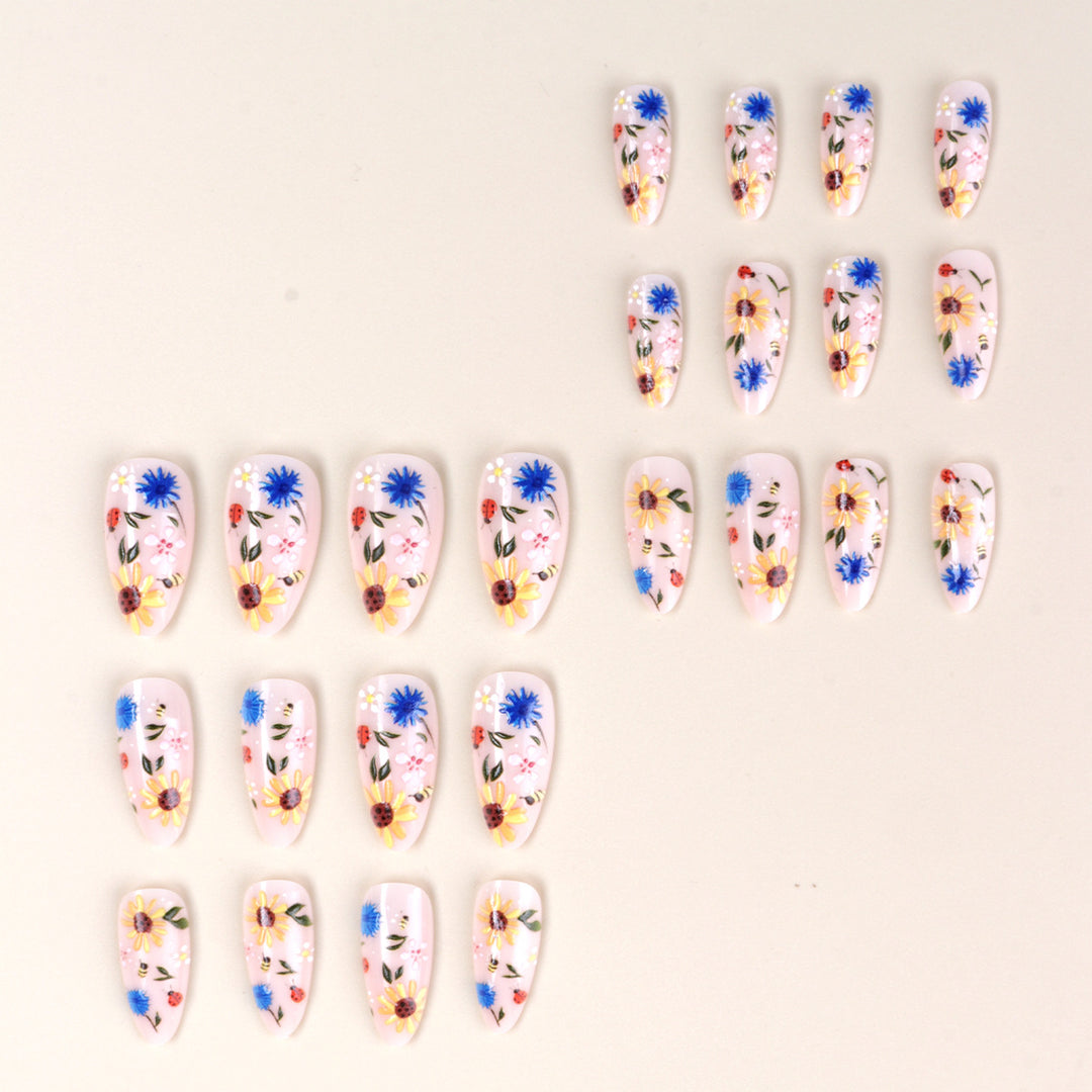 Floral Verziertes Press-On Nagelkunst Set Karnz