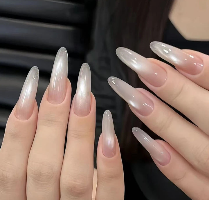 Elegante Kunstnägel mit Ombre-Effekt Karnz