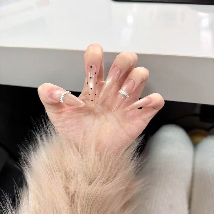 Stiletto-Nagelverlängerungen mit dekorativen Strasssteinen