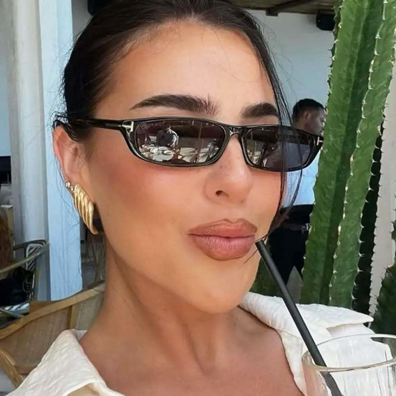 Damen modische Sonnenbrille mit schmalem Rahmen und braunen Gläsern Karnz