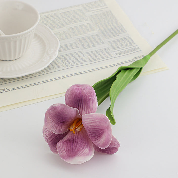 Künstlicher Orchideenblütenzweig mit realistischen Details Karnz