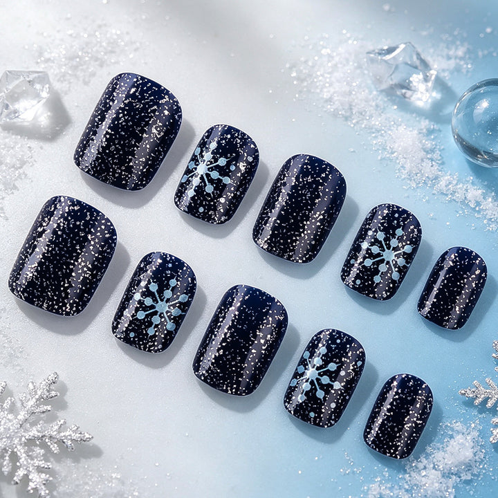 Saisonale Schneeflocken Nagelkunst Karnz