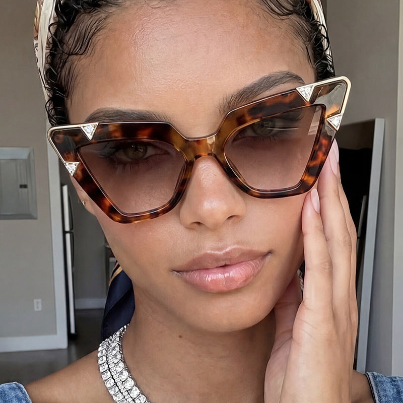 Damen Cat-Eye Sonnenbrille mit luxuriösem Motiv und schützendem UV-Filter Karnz