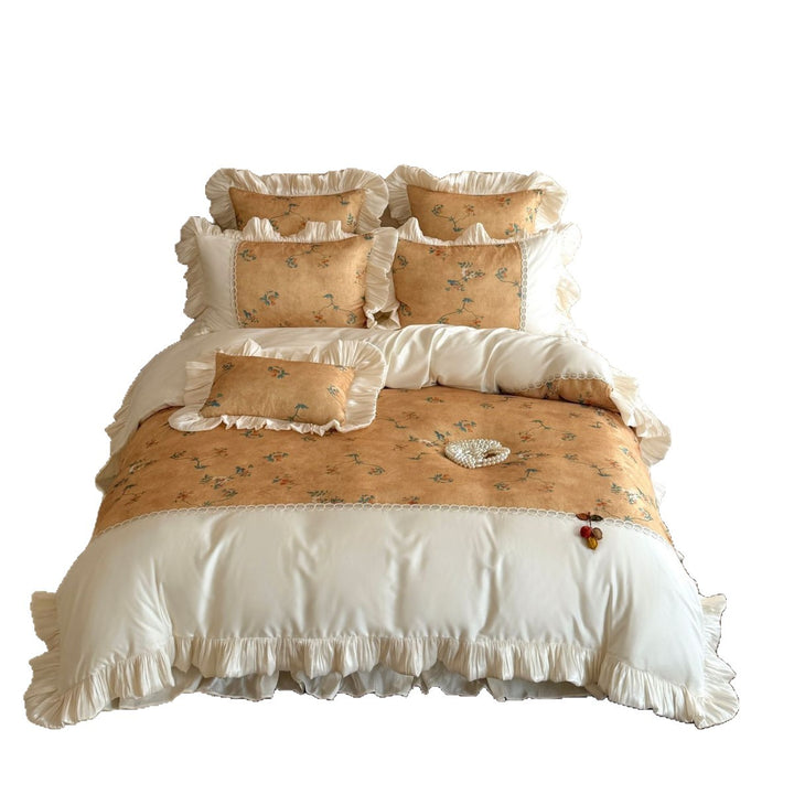 Hautschmeichelnde Bettwäsche-Garnitur im Vintage-Landhausstil mit Volant, Jacquard-Struktur und Spitzenbordüre