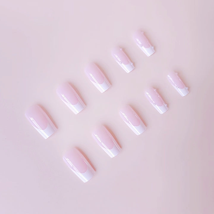 Künstliche Nagelspitzen mit eleganten Perlenakzenten Karnz