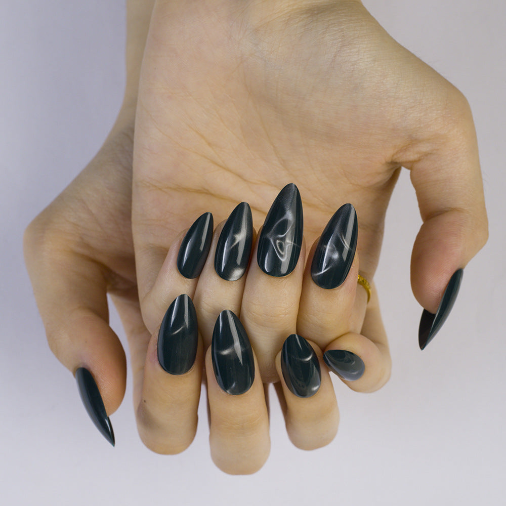 Kunstnägel Im Stilvollen Stiletto-Design Karnz