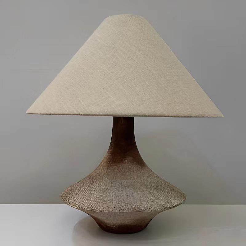 Artisan Tischlampe mit natürlicher Ästhetik