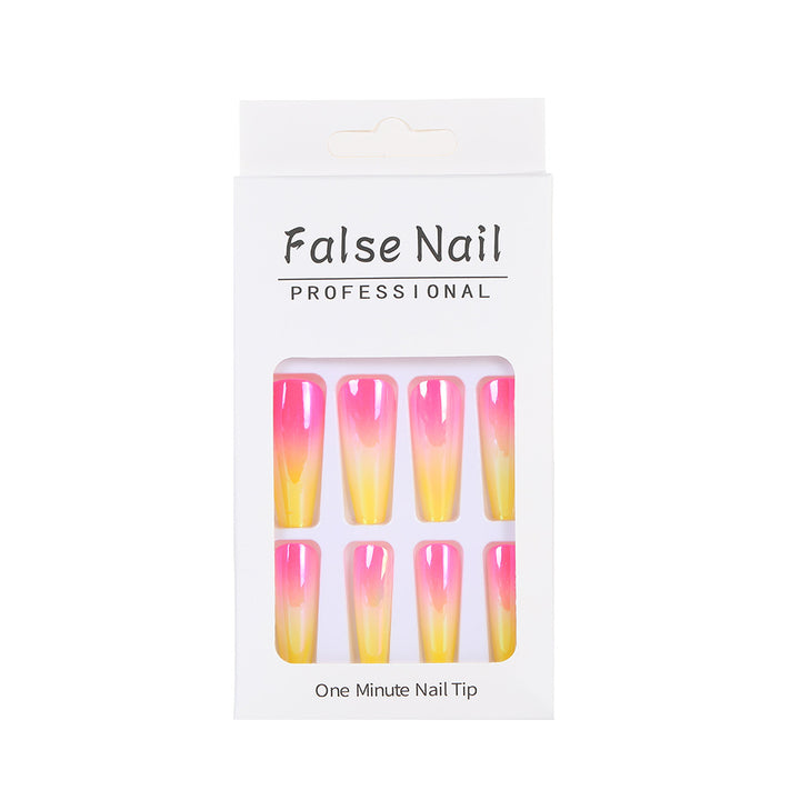 Künstliche Nagelspitzen im modernen Ombre-Design Karnz