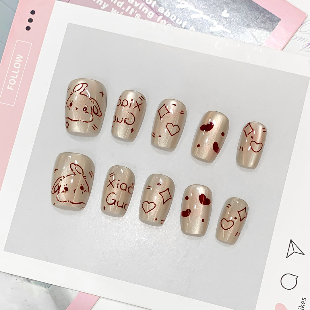 Kreative Nagelkunst mit liebevollen Motiven Karnz