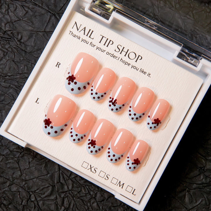 Dekorative Press-On Nageltips mit Blumenmustern