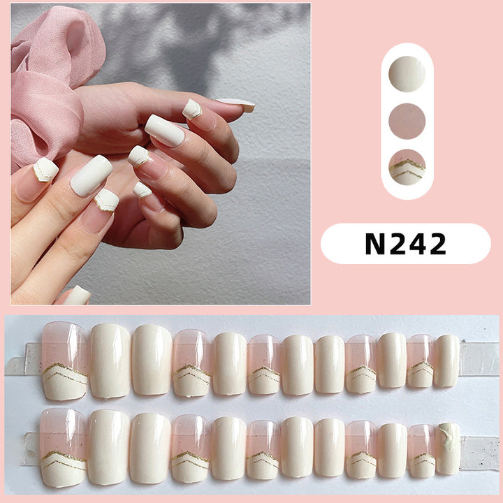Elegantes Press-On-Nagelspitzen-Set mit geometrischen Akzenten