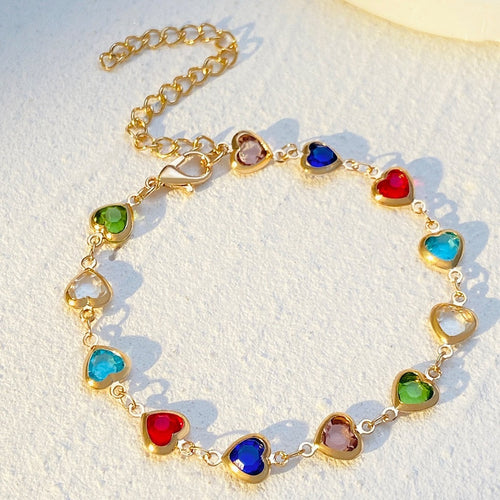 Herzförmiger Edelstein Charm-Armband Karnz