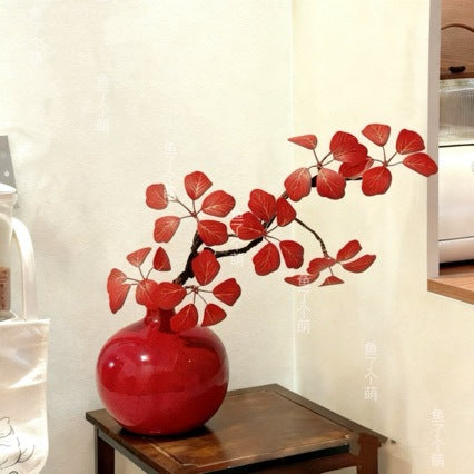 Künstlerische Keramikvase mit lebensechter Blumengestaltung