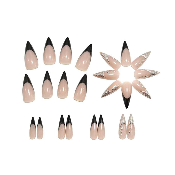 Elegante Nagelkunst mit Metallic-Design Karnz