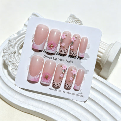 Florale dekorative Press-on-Nageltipps Karnz