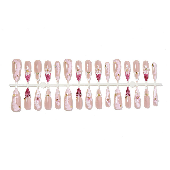 Kunstnagelset mit floralen und eleganten Designelementen Karnz
