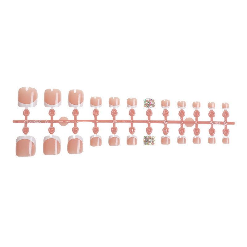 Kunstnagelset mit glamourösen 3D-Verzierungen Karnz