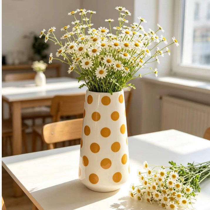 Moderne gepunktete Keramikvase Karnz
