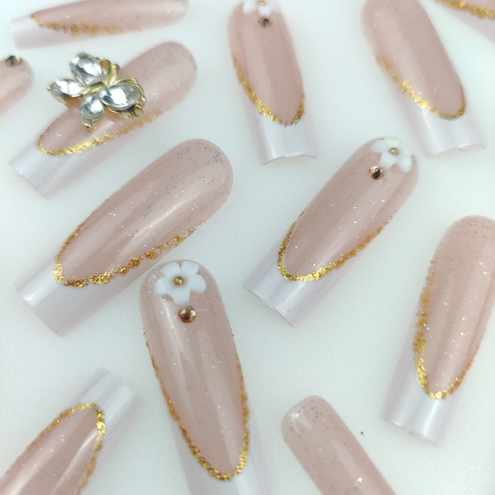 Elegante Lange Stiletto Aufklebenägel Verbesserungen Karnz