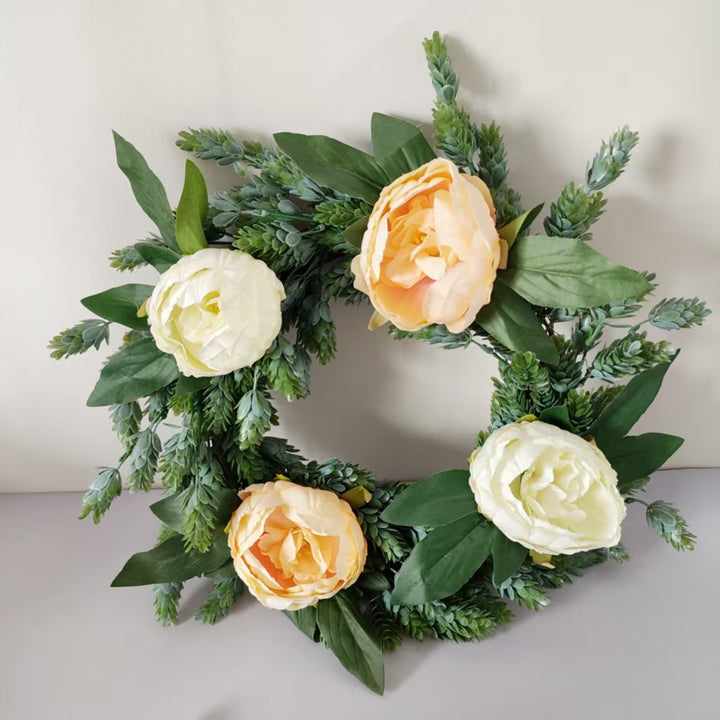 Lebensechter Blumenkranz mit grünen Akzenten