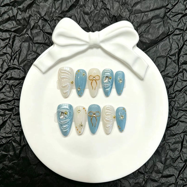 Dekorativer Press-On Nagelkunst-Set mit Schleifen- und Sternakzenten