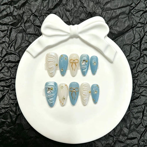 Dekorativer Press-On Nagelkunst-Set mit Schleifen- und Sternakzenten