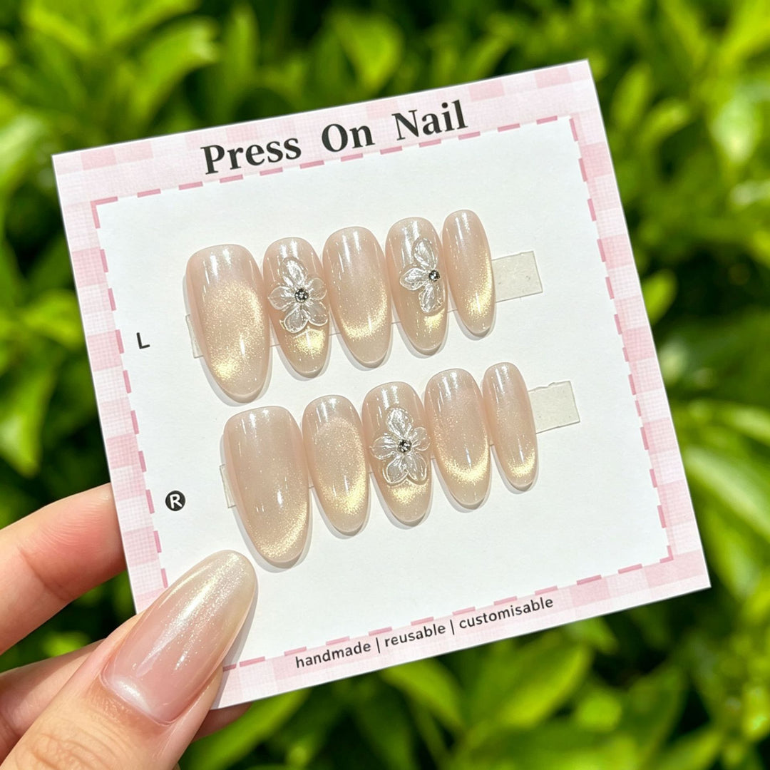 Elegantes Floral Press-On-Nagelset mit Gem-Akzenten