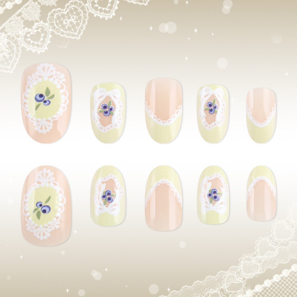 Elegante Press-On Nagelkunst Karnz