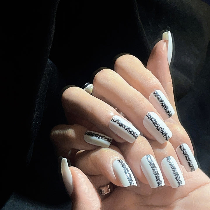 Künstlerische Premium Press-On Nagelspitzen mit elegantem Design