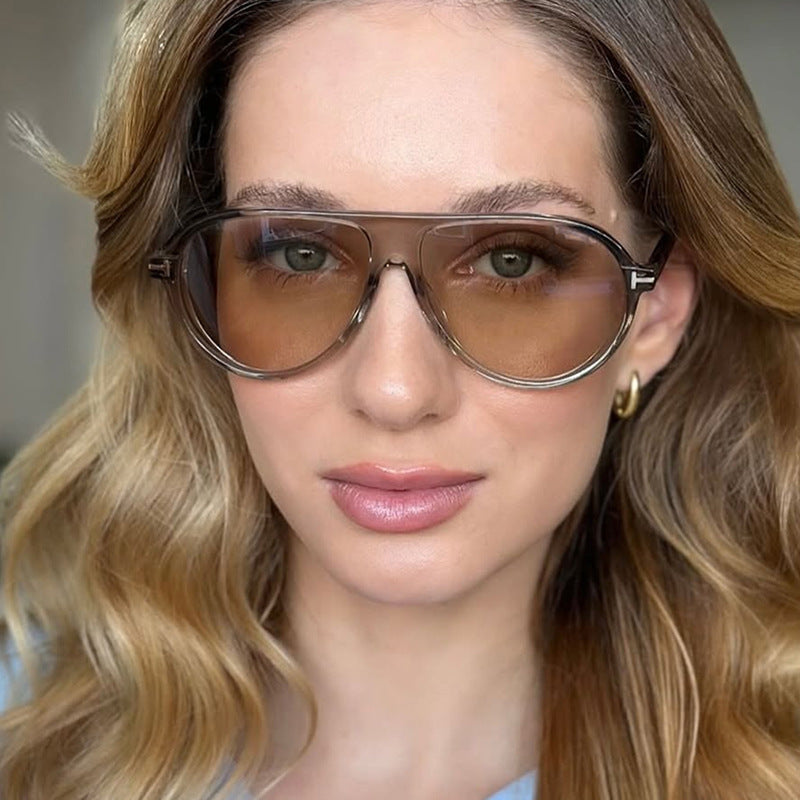 Damen stilvolle Sonnenbrille im aerodynamischen Design Karnz